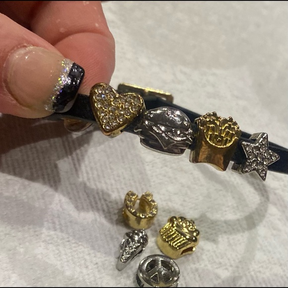 Bcbg bcbgeneration bracelet RETIRED hamburger horseshoe cupcake fries charm # - Picture 4 of 4